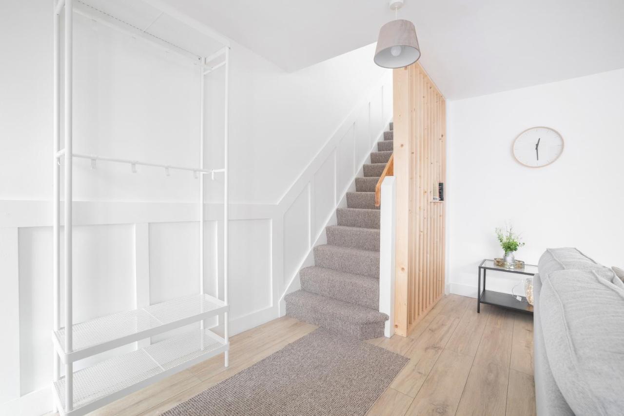 Elegant Home Mod Kitchen, Fast Wi-Fi, Free Parking キャリクファーガス エクステリア 写真